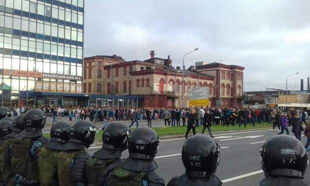 На митинге в Петербурге задержали более 60 человек