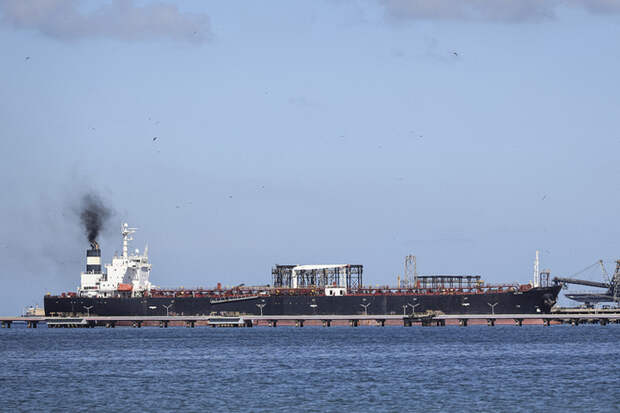 Заблокирован с моря и с воздуха: что сейчас происходит с танкером Grinch, захваченном французами