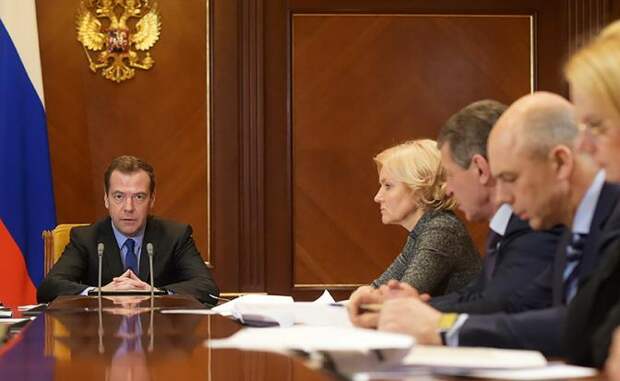 На фото: премьер-министр РФ Дмитрий Медведев, Ольга Голодец, Дмитрий Козак, Антон Силуанов и Татьяна Голикова (слева направо)
