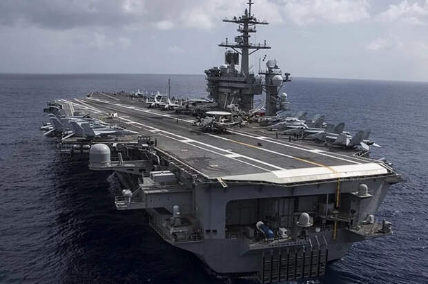 Бегство «Линкольна»: главный авианосец США отступил под шквалом огня Ирана