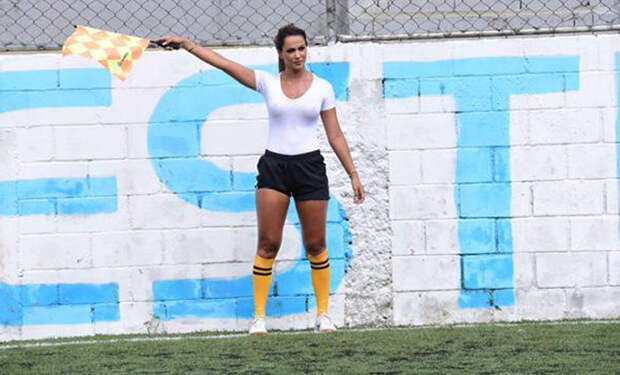 Судья без белья чуть не свела с ума бразильских футболистов