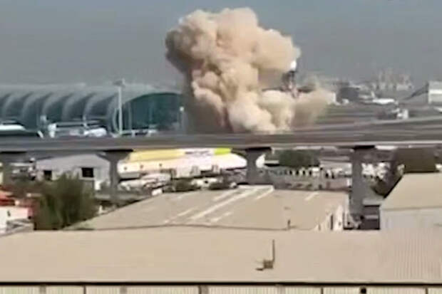 Взрыв в аэропорту Дубая: людей эвакуируют, рейсы отменены