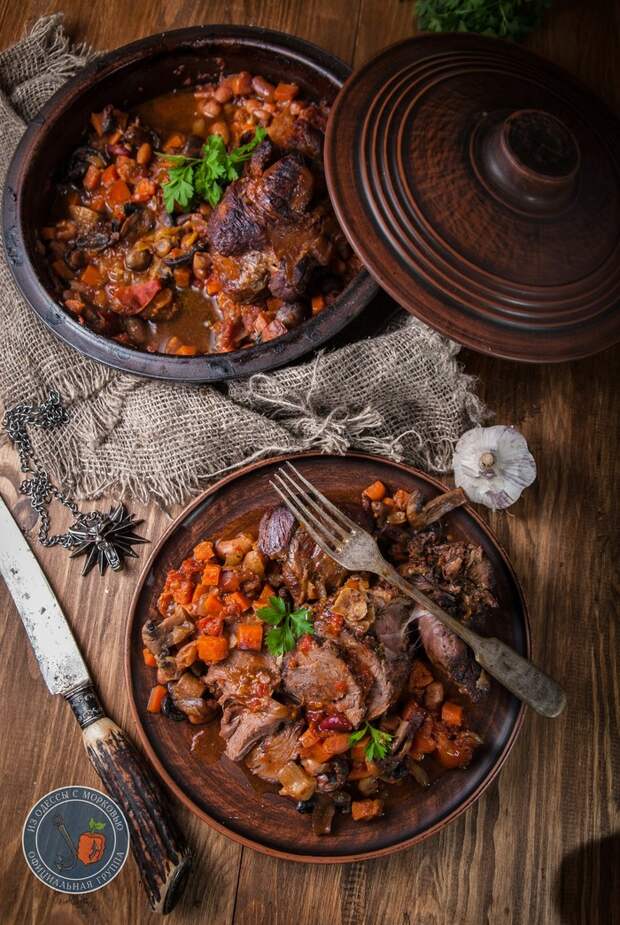 Литературная кухня. "Ведьмак". Анджей Сапковский. "Говяжья голяшка, тушеная в овощах с грибами и фасолью". Литературная кухня, еда, длиннопост, кулинария, Ведьмак, рецепт, из Одессы с морковью