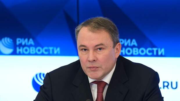 Толстой призвал решить проблему трудового стажа многодетных матерей 