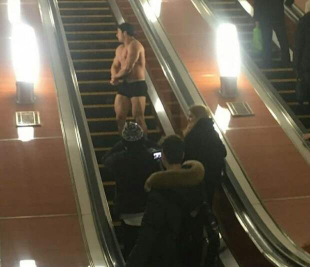 качок в метро