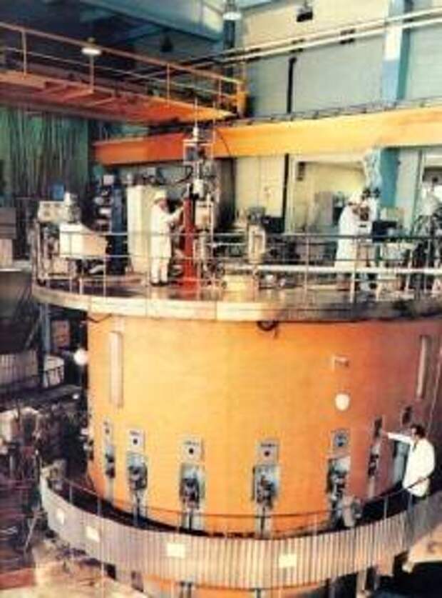 Первая в мире на быстрых нейтронах. МИФИ ядерный реактор. ИРТ-2000 реактор. Реактор ИРТ МИФИ. Реактор ИРТ 2000 МИФИ.