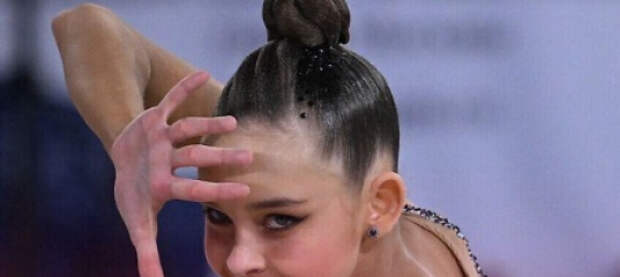 Российская гимнастка на награждении Кубка мира не повернулась к флагам во время гимна Украины. Киев возмущен