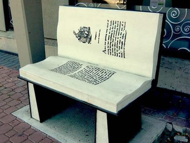 Интересная идея. Необычные скамейки в Стамбуле оформлены в виде книг. дизайн, стамбул, книги