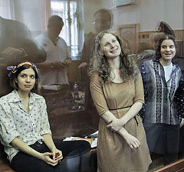 Надежда Толоконникова, Мария Алехина, Екатерина Самуцевич (слева направо). Фото РИА Новости, Андрей Стенин