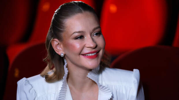 «Уже теща»: Юлия Пересильд пошутила о новом семейном статусе