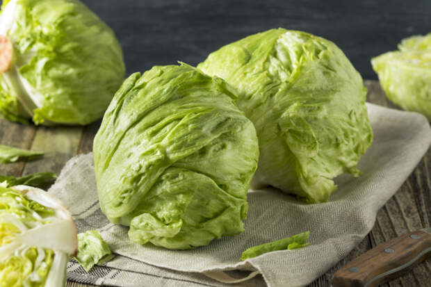 Калорийность разных видов салата: какой самый "легкий"?Iceberg lettuce