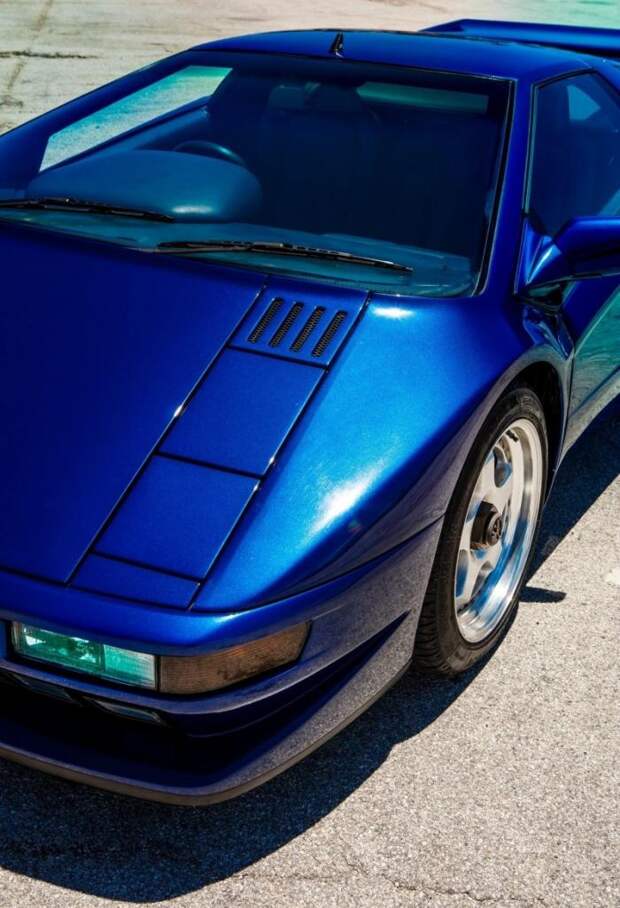 Редкий суперкар Cizeta V16T из коллекции султана Брунея
