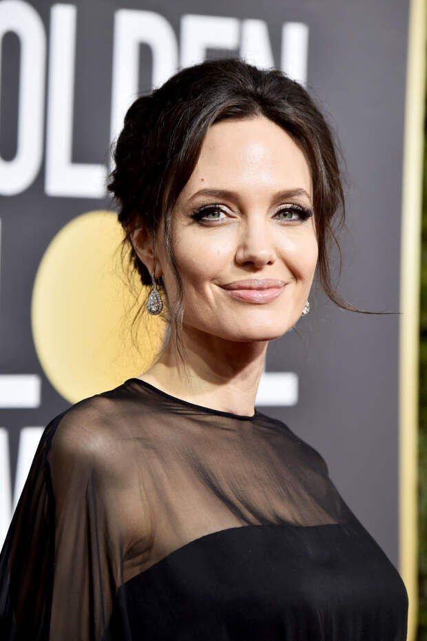 СМИ: Анджелина Джоли покидает Голливуд
