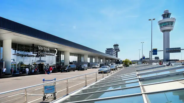 Аэропорт в Амстердаме частично эвакуирован из-за угрозы мужчины взорвать бомбу