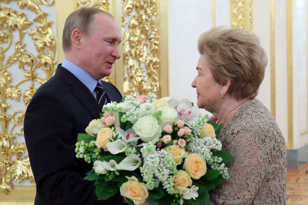 Путин поздравил Наину Ельцину с днем рождения и пожелал ей здоровья