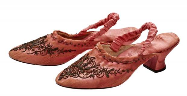 Будуарные туфельки, 1890-е. (с) Stuart Weitzman Collection, photo by Glenn Castellano.