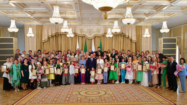 Алексей Песошин вручил специальные государственные стипендии победителям фестиваля «Созвездие – Йолдызлык»