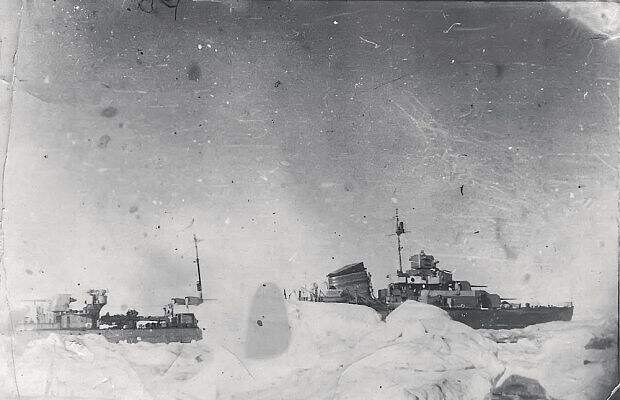 Эсминец «Разумный» пробирается сквозь Чукотское море. После завершения «ЭОН-18» корабль активно участвовал в боевых походах, включая эскорт 14 арктических конвоев. Находился в строю до конца войны (с перерывом на ремонт).