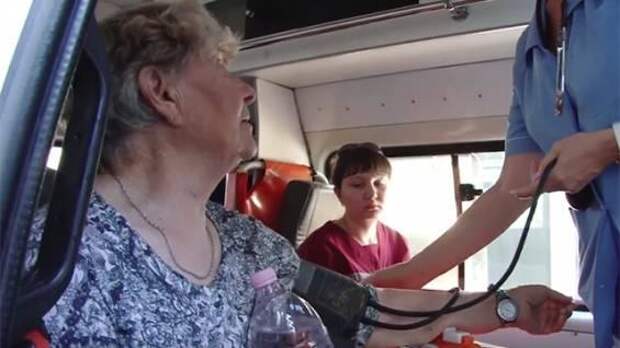 Картинки по запросу Бабушку-безбилетницу целый час продержали в душном автобусе в Барнауле