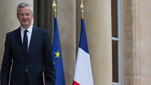 Министр экономики Франции Бруно Ле Мэр перед первым заседанием нового кабинета министров Франции. 18 мая 2017