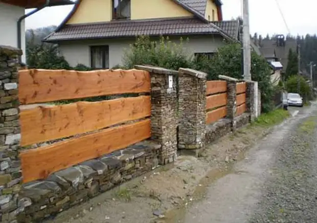 Такой забор одновременно привлекателен и практичен. Такой забор одновременно привлекателен и практичен.