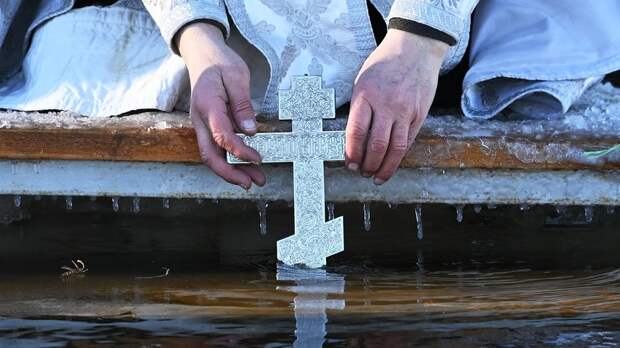 Крещение Господне: традиции, купание и советы врачей