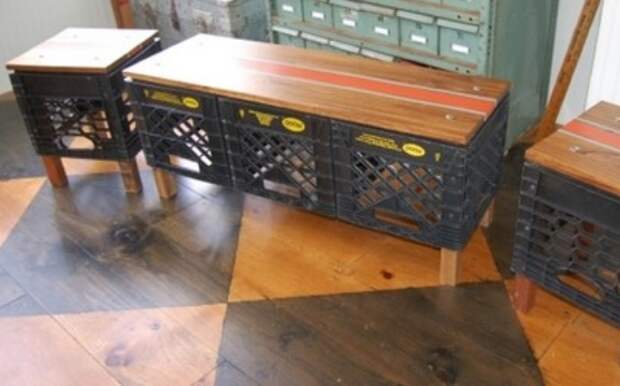 При желании сверху на пластиковую конструкцию можно положить деревянную доску, прикрутить спинку и сделать ножки / Фото: imbuilder.ru При желании сверху на пластиковую конструкцию можно положить деревянную доску, прикрутить спинку и сделать ножки / Фото: imbuilder.ru