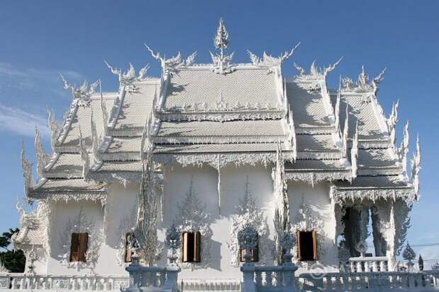 Храмовый комплекс Ват Ронг Кхун (Wat Rong Khun)  в Таиланде (20 фото)