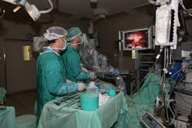 Израильские хирурги впервые достали из больного легкое, очистили от раковой опухоли и вернули обратно