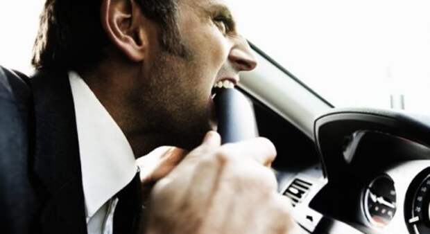 Агрессивное вождение: Как избежать конфликта на дороге?