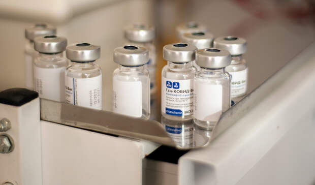 Минздрав РФ назвал сроки начала вакцинации подростков от коронавируса