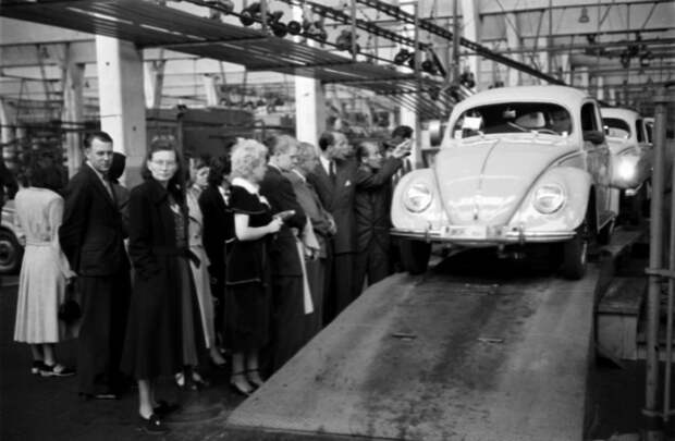 Завод Volkswagen в 1951 году volkswagen, завод, ретро фото