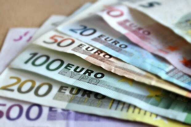 Курс евро вырос до 102 рублей