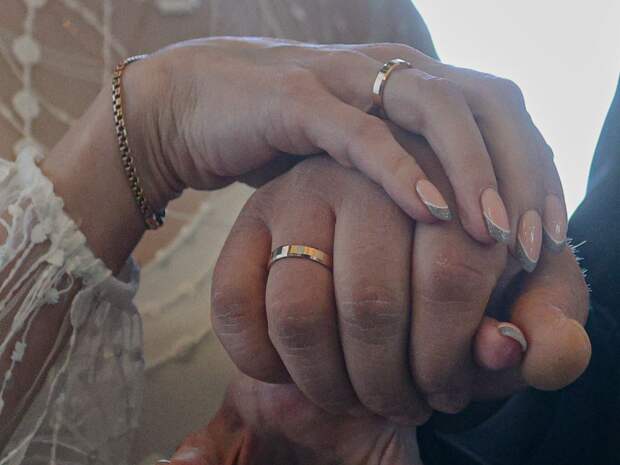 Семьи Тюменской области получили награды за долголетний брак