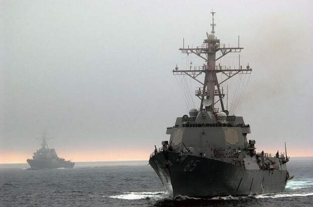 Эсминец USS McCampbell.