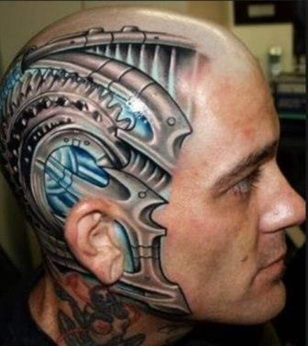 3d тату на голове изображает какой-то инопланетный механизм