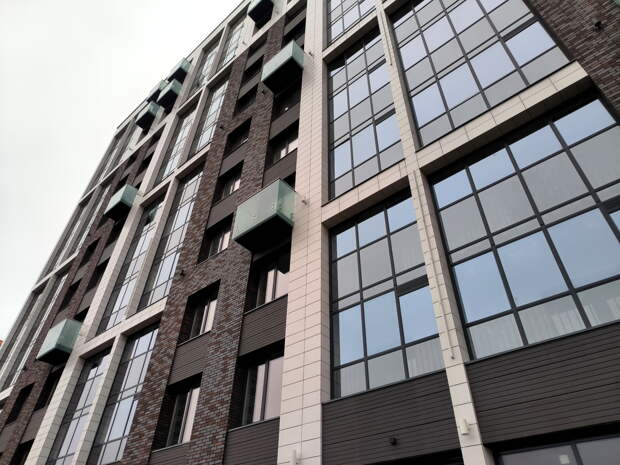 Элитный ЖК в Москве начал разваливаться спустя год после сдачи