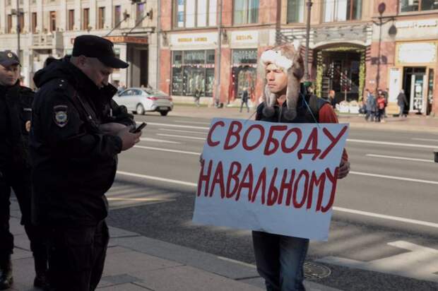 Провальный митинг ради бабла: почему навальнисты так отчаянно хотят видеть людей на улицах
