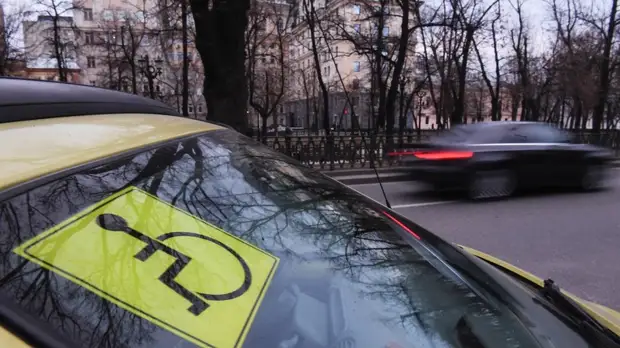 «Всё зависит от совести инспектора»: почему родителям детей с инвалидностью приходится нарушать закон при их перевозке