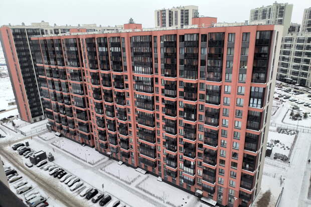 Застройщики начали массово сокращать число новых домов в мегаполисах