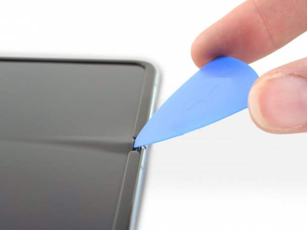 Названа причина поломки складных смартфонов Samsung Galaxy Fold (9 фото) Названа причина поломки складных смартфонов Samsung Galaxy Fold (9 фото)