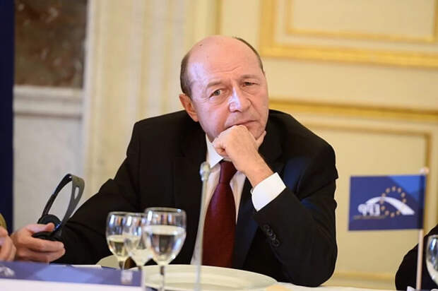 Бэсеску заявил, что Зеленский уйдёт из политики актёром трагедии