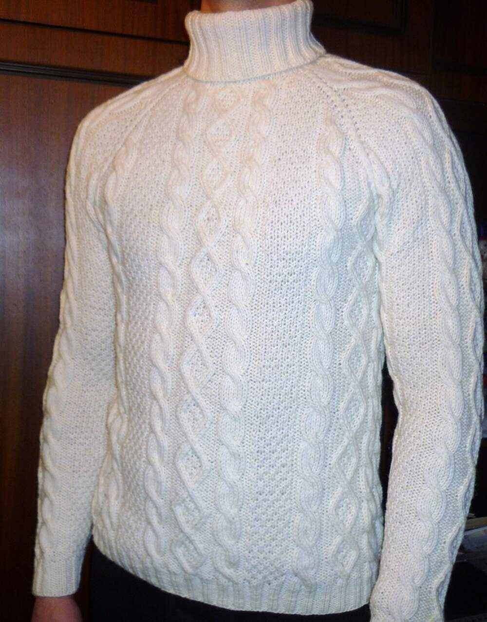 Белый свитер мужской