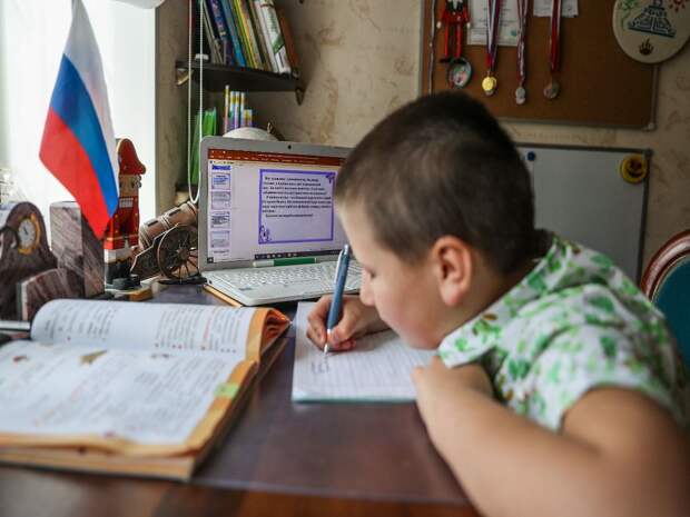 У некоторых школьников Тюменской области отменили очные уроки