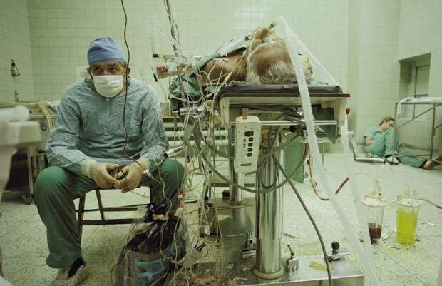 6. Хирург после проведенной им 23-часовой операции на сердце сила, фотография