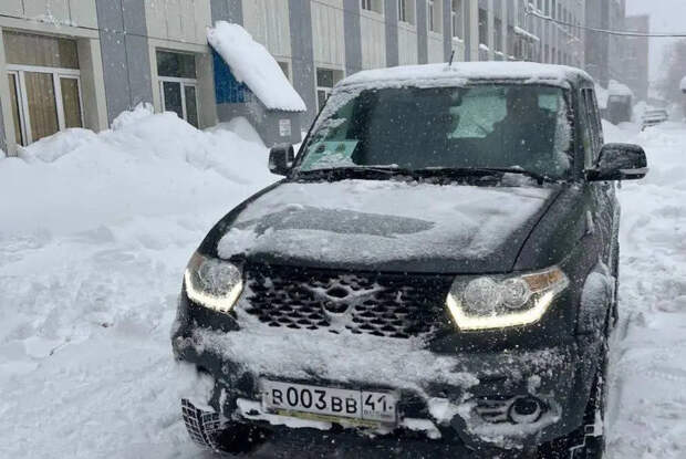 На Камчатке власти пересадили жителей с автобусов на внедорожники из-за снега