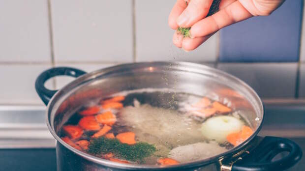 Когда на самом деле нужно добавлять специи в блюда: хитрости кулинаров