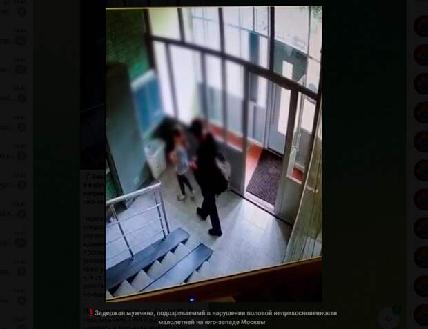 МОМЕНТ НАПАДЕНИЯ ИЗВРАЩЕНЦА НА РЕБЁНКА В ТЁПЛОМ СТАНЕ. ФОТО: ТГ-КАНАЛ СТОЛИЧНОГО СК