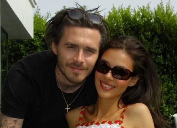 Николу Пельтц заподозрили в беременности после ее фото в трусах