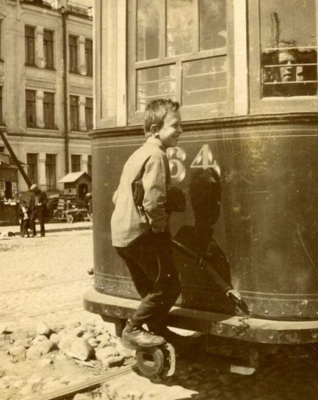 Москва. 1920--е. Это называлось "Проехать на колбасе". история, люди, мир, фото